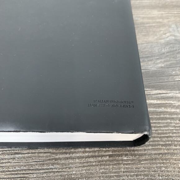 Zondervan Holy Bible NIV ReadEasy Black Italian Duo-tone - Picture 6 of 13